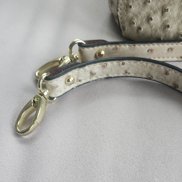 London Fog Cream and Brown Crossbody Bag with Textured Design - Picture 12 of 13